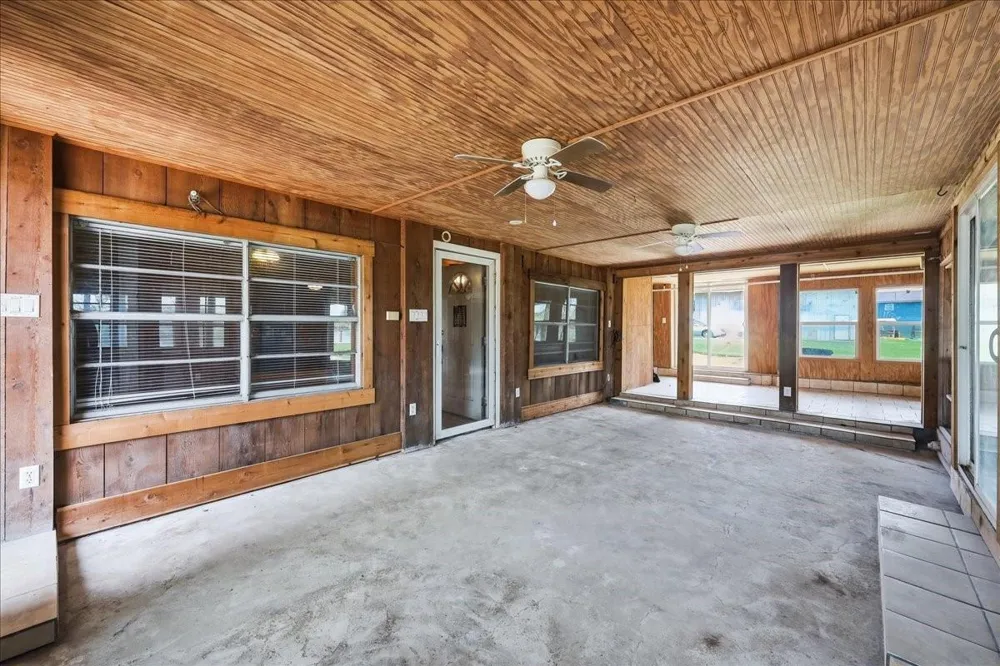 6743 Rainbow Lane Port Arthur, TX 77642