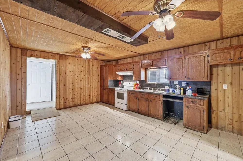 6743 Rainbow Lane Port Arthur, TX 77642