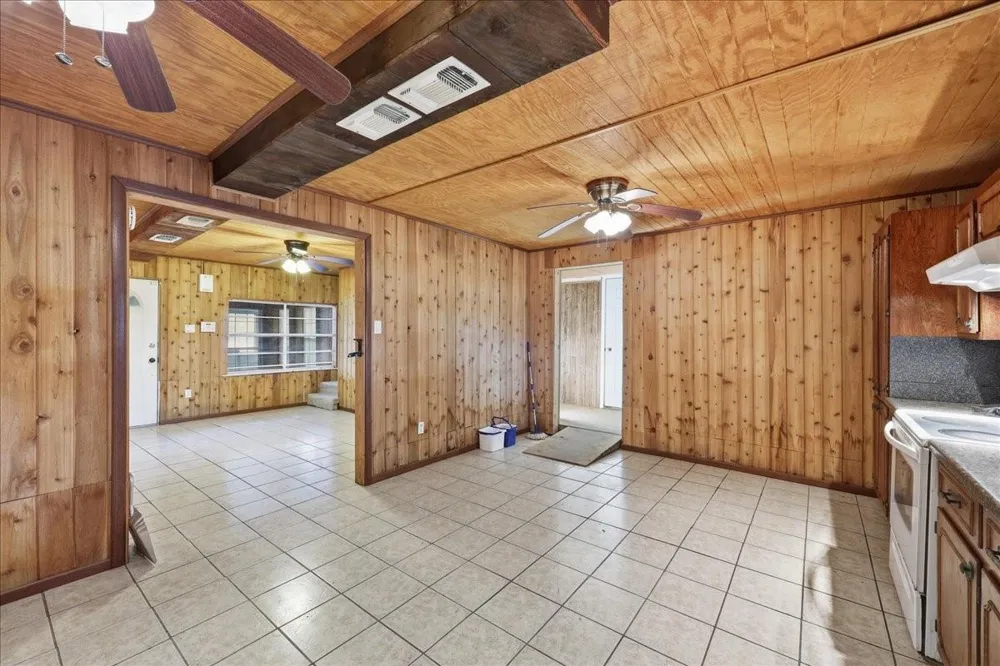 6743 Rainbow Lane Port Arthur, TX 77642