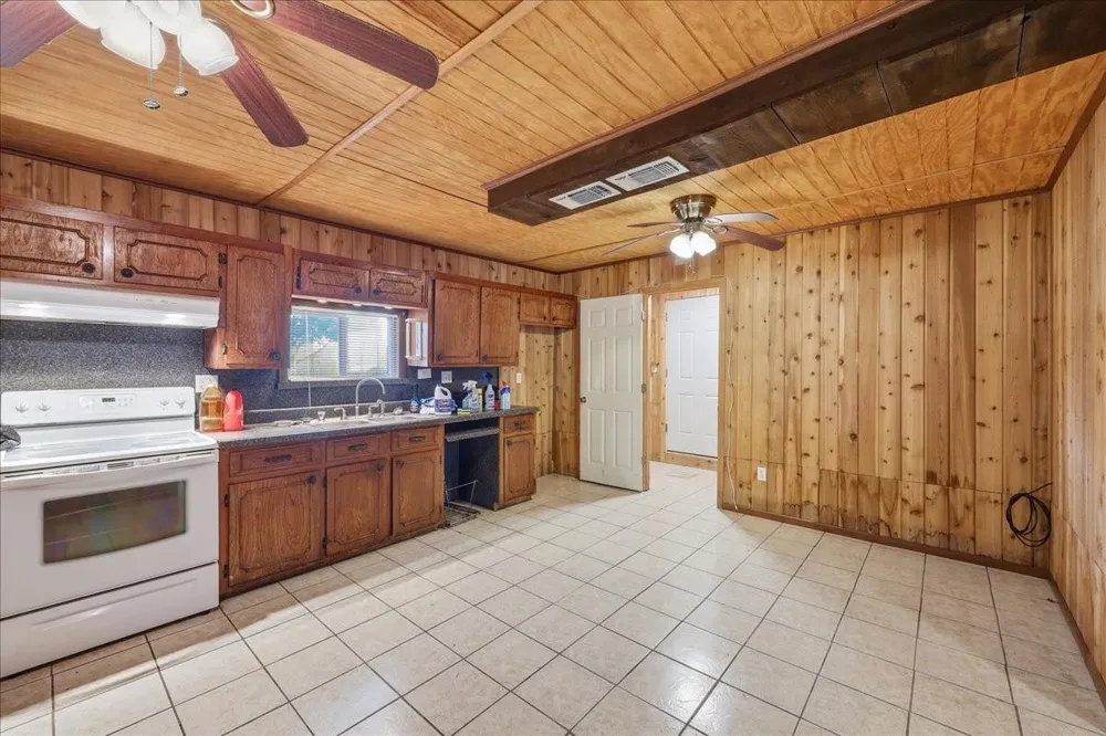 6743 Rainbow Lane Port Arthur, TX 77642