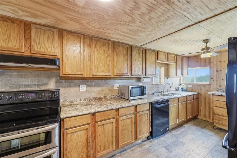 6743 Rainbow Lane Port Arthur, TX 77642