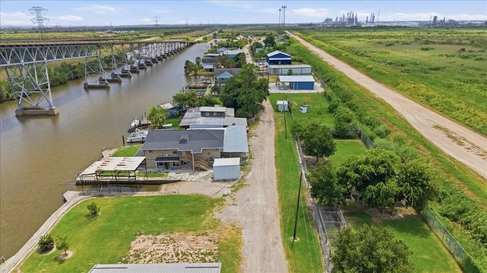 6743 Rainbow Lane Port Arthur, TX 77642