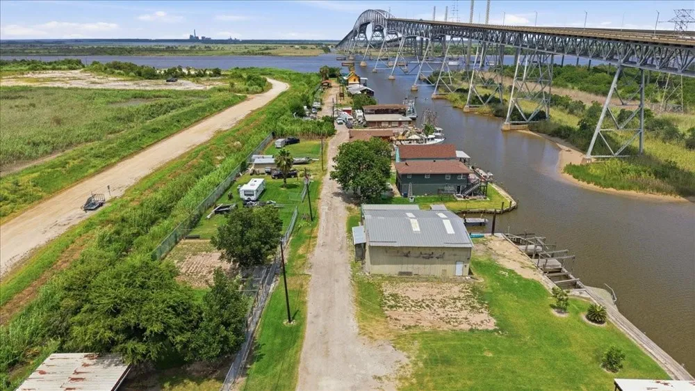 6743 Rainbow Lane Port Arthur, TX 77642
