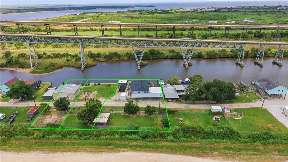 6743 Rainbow Lane Port Arthur, TX 77642