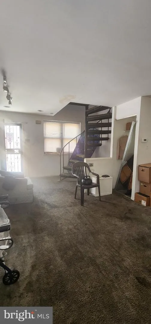 1043 LEITHGOW STREET Philadelphia, PA 19123