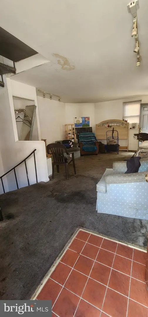 1043 LEITHGOW STREET Philadelphia, PA 19123