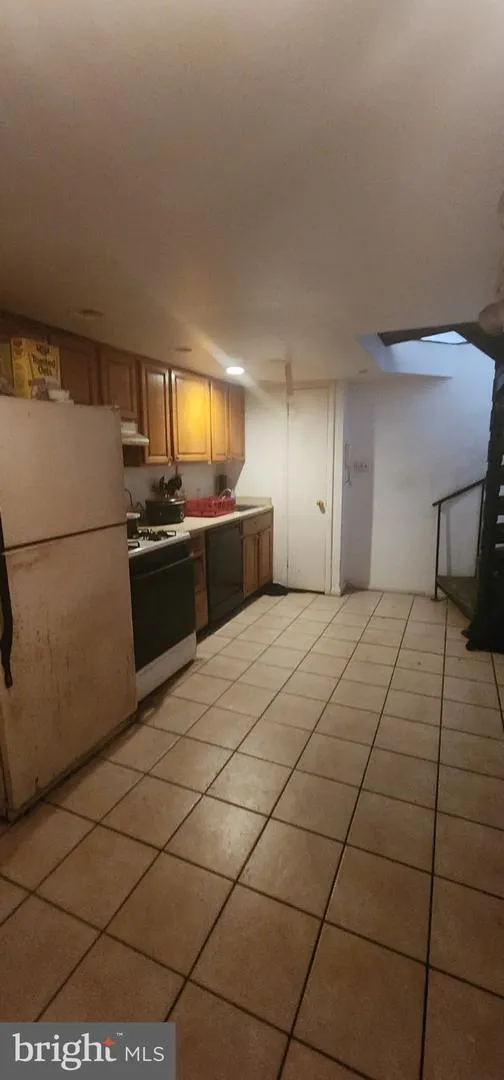 1043 LEITHGOW STREET Philadelphia, PA 19123