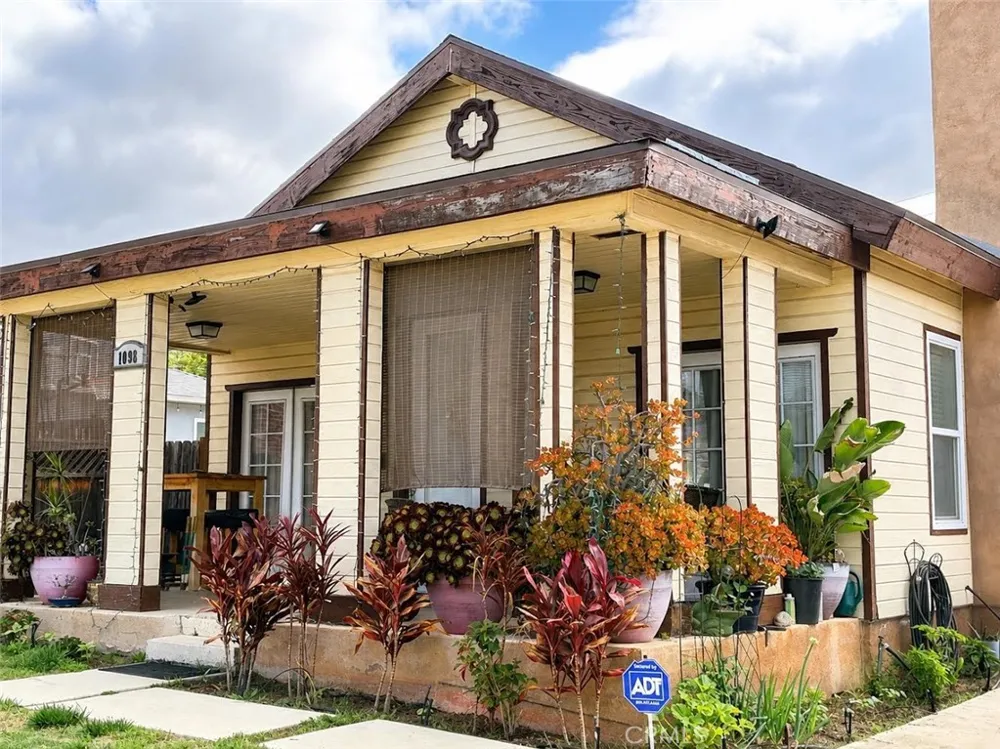 1098 Bresee Avenue Pasadena, CA 91104