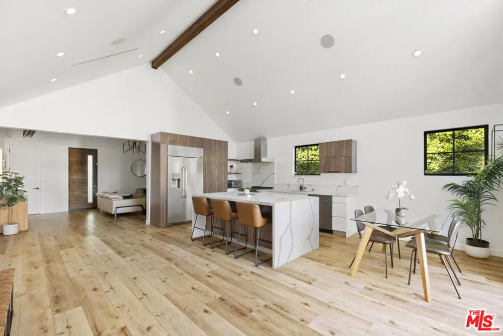 8700 Dorrington Avenue West Hollywood, CA 90048