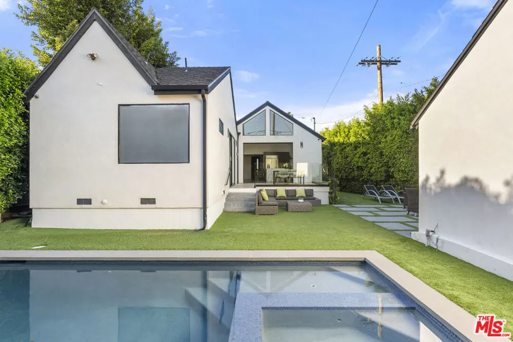 8700 Dorrington Avenue West Hollywood, CA 90048