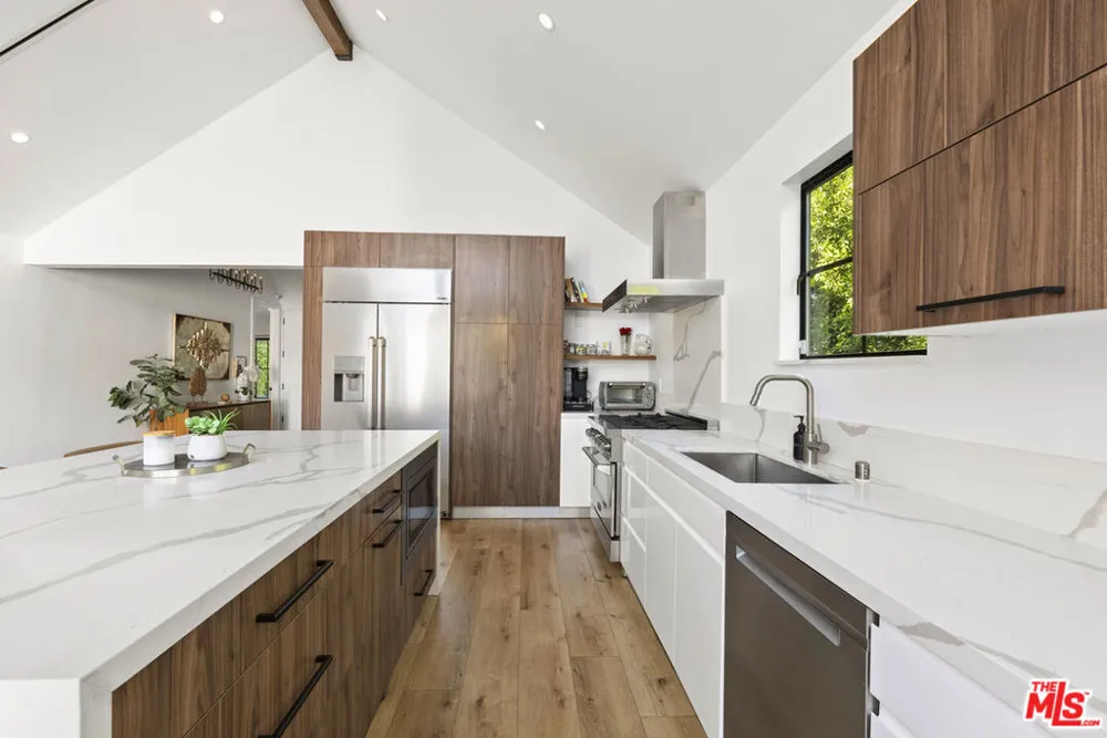 8700 Dorrington Avenue West Hollywood, CA 90048