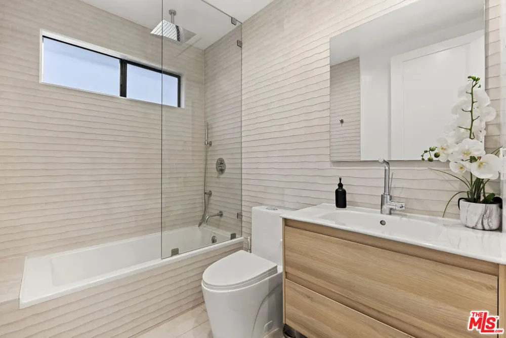 8700 Dorrington Avenue West Hollywood, CA 90048