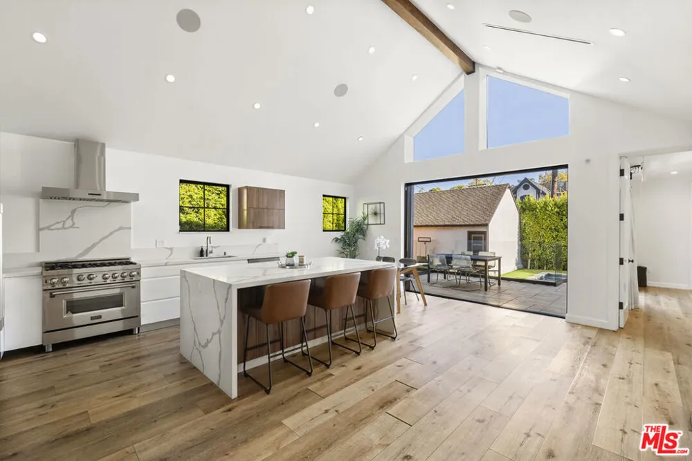 8700 Dorrington Avenue West Hollywood, CA 90048