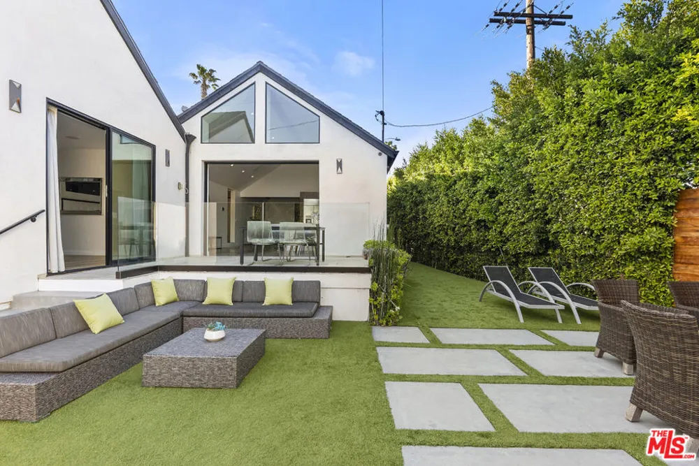8700 Dorrington Avenue West Hollywood, CA 90048