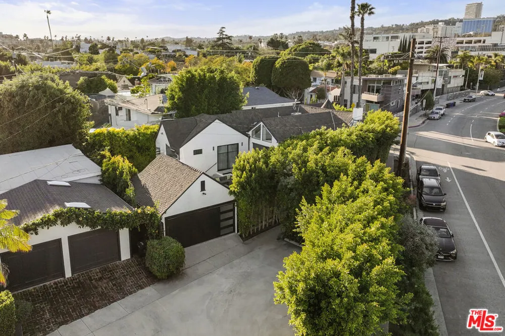 8700 Dorrington Avenue West Hollywood, CA 90048