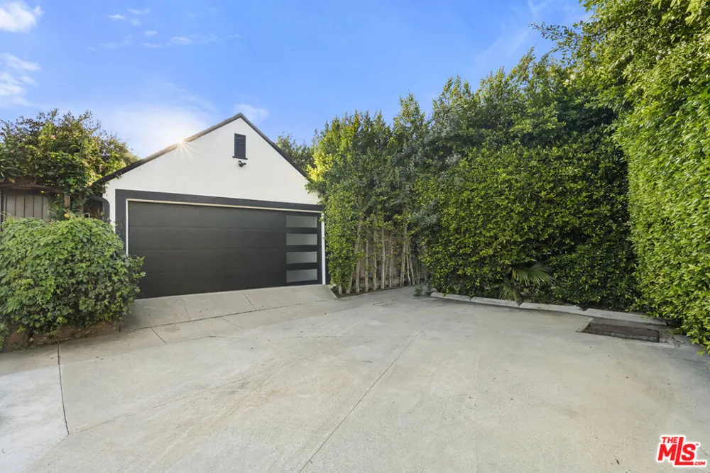 8700 Dorrington Avenue West Hollywood, CA 90048