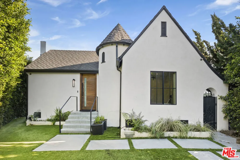 8700 Dorrington Avenue West Hollywood, CA 90048