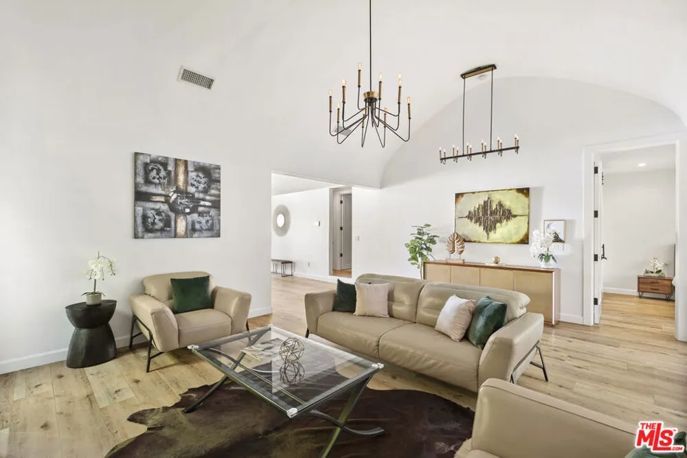 8700 Dorrington Avenue West Hollywood, CA 90048