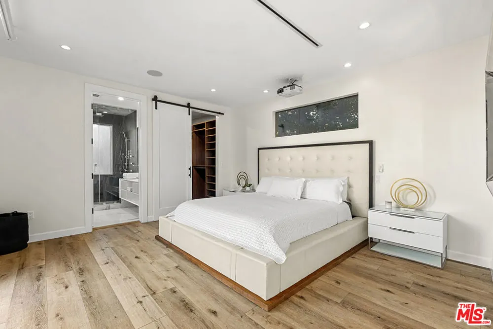 8700 Dorrington Avenue West Hollywood, CA 90048