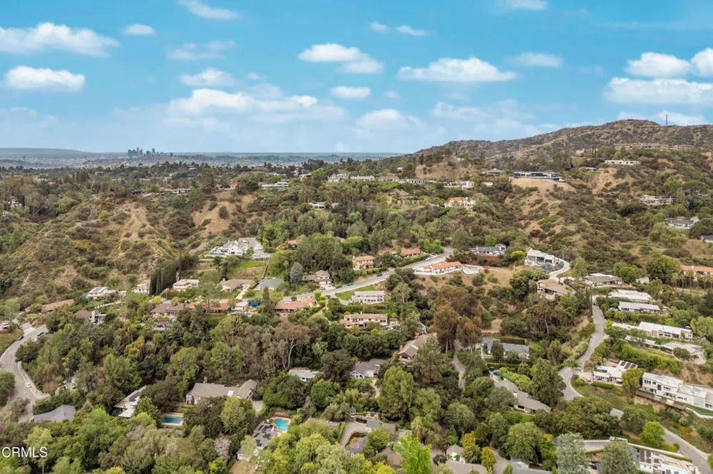 1095 Linda Glen Drive Pasadena, CA 91105