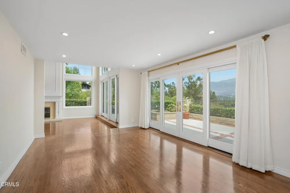 1095 Linda Glen Drive Pasadena, CA 91105