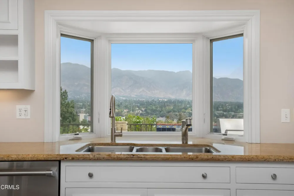1095 Linda Glen Drive Pasadena, CA 91105