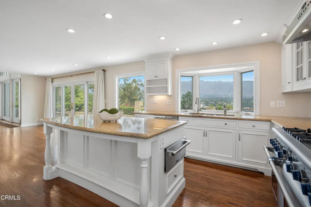 1095 Linda Glen Drive Pasadena, CA 91105
