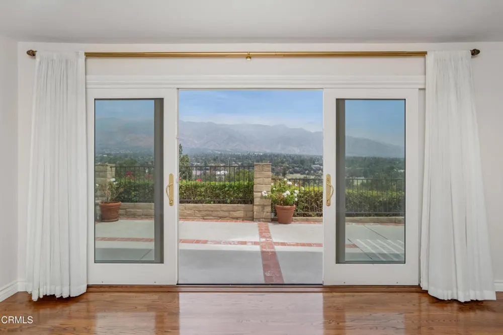 1095 Linda Glen Drive Pasadena, CA 91105