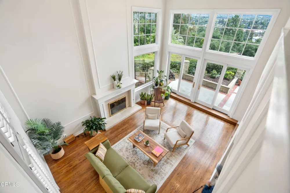 1095 Linda Glen Drive Pasadena, CA 91105