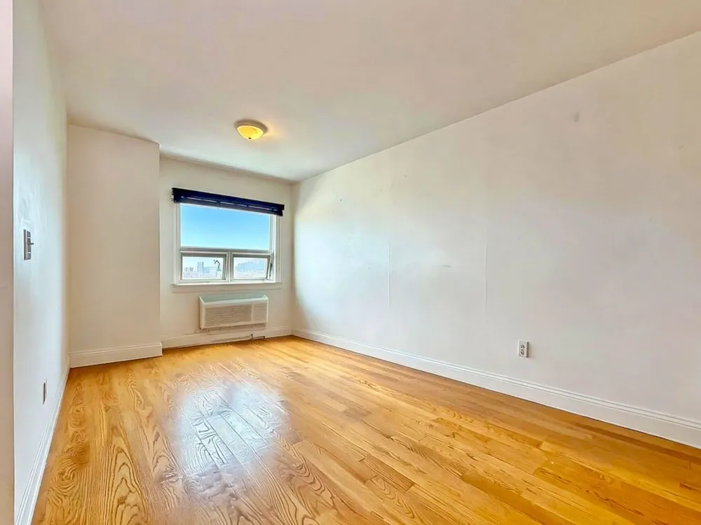 809 22ND ST Union City, NJ 07087