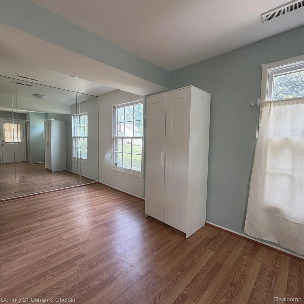 2926 Meadowbrook Court #C Orion Charter Township, MI 48360