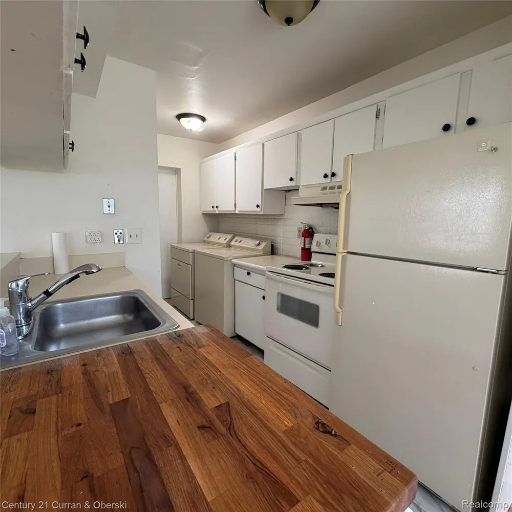 2926 Meadowbrook Court #C Orion Charter Township, MI 48360