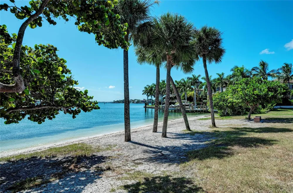 1510 GRANTHAM DRIVE Sarasota, FL 34234