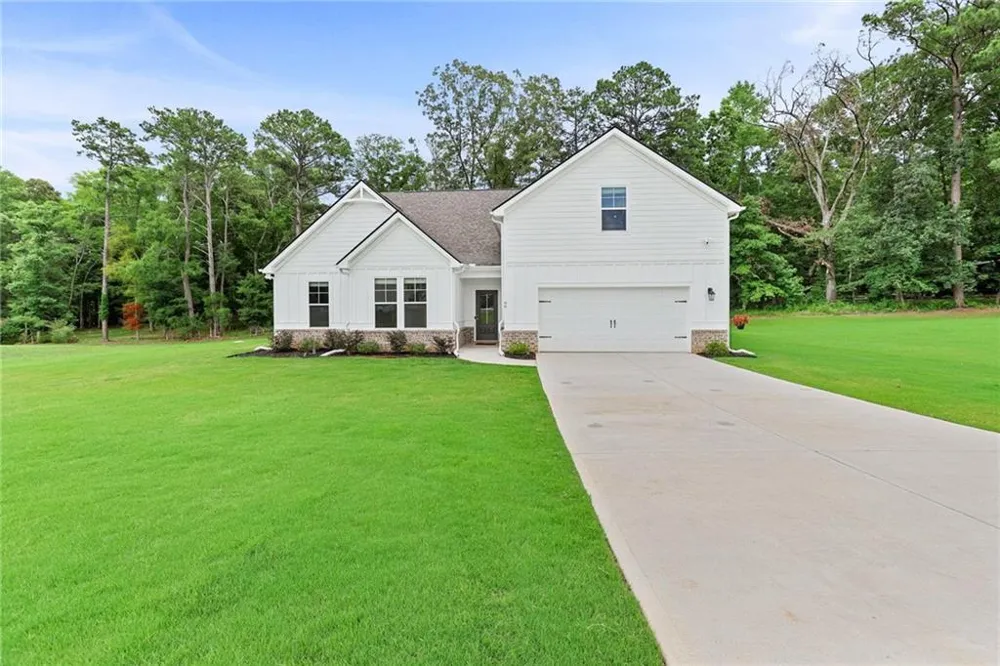 96 Whites Pond Road Moreland, GA 30259