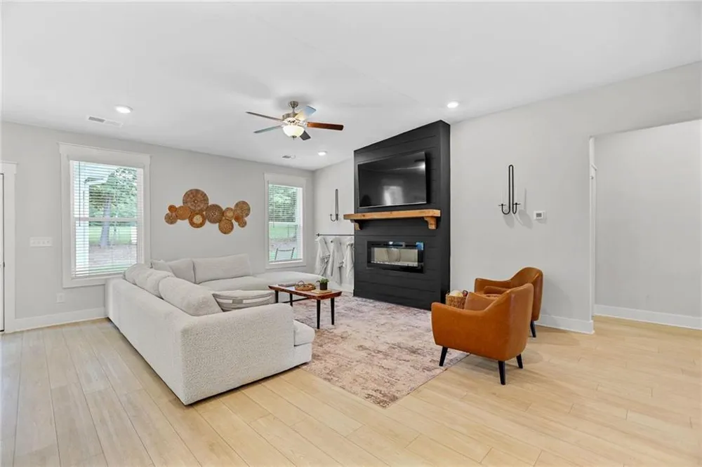 96 Whites Pond Road Moreland, GA 30259