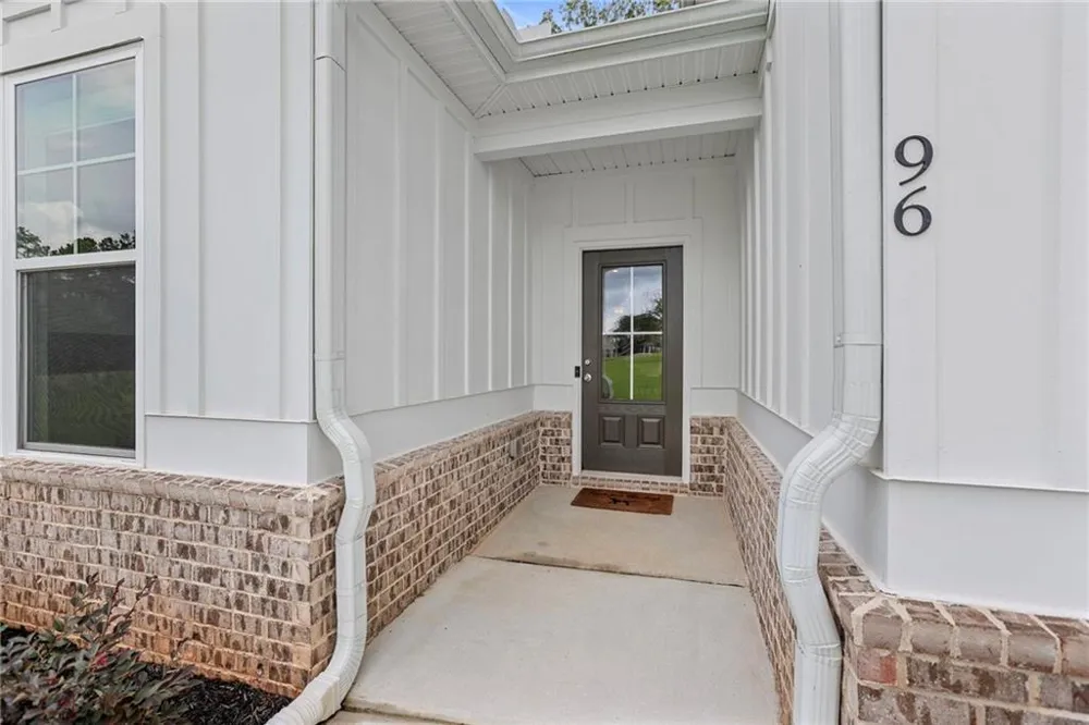 96 Whites Pond Road Moreland, GA 30259