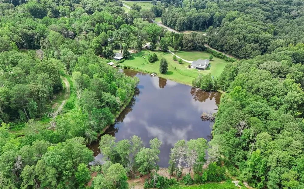 96 Whites Pond Road Moreland, GA 30259