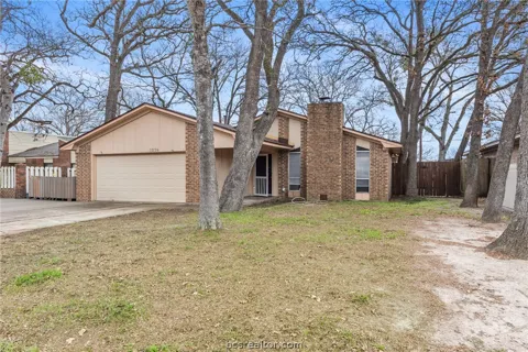 3239 Red Robin Loop
