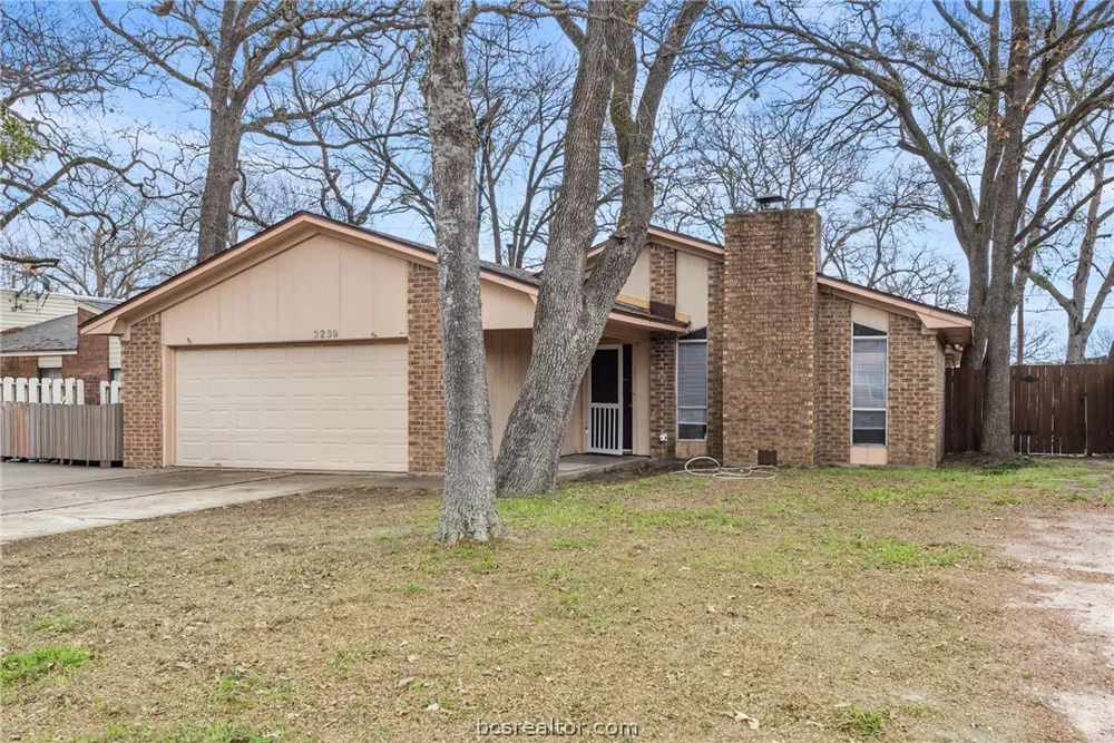 3239 Red Robin Loop Bryan, TX 77802