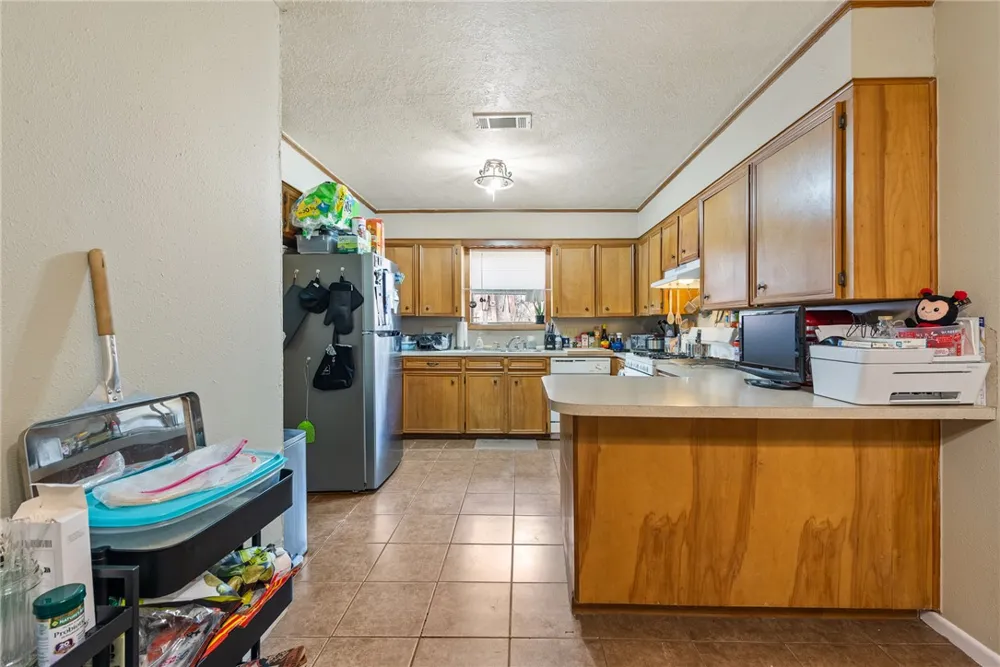 3239 Red Robin Loop Bryan, TX 77802