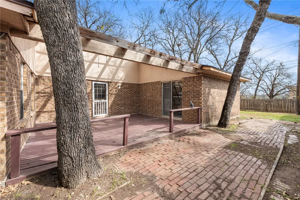 3239 Red Robin Loop Bryan, TX 77802