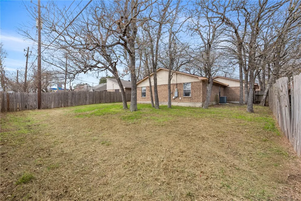 3239 Red Robin Loop Bryan, TX 77802