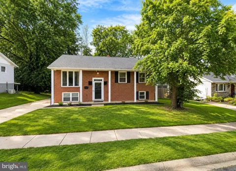 2220 ROSEWOOD DRIVE