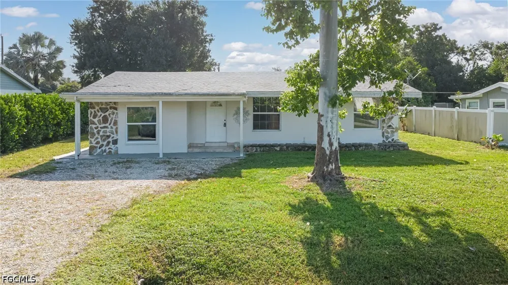 Travis Avenue North Fort Myers, FL 33903