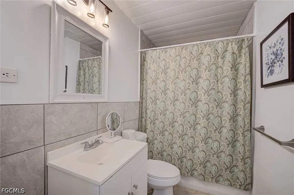 Travis Avenue North Fort Myers, FL 33903