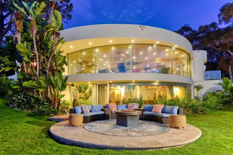 9090 La Jolla Shores Ln.
