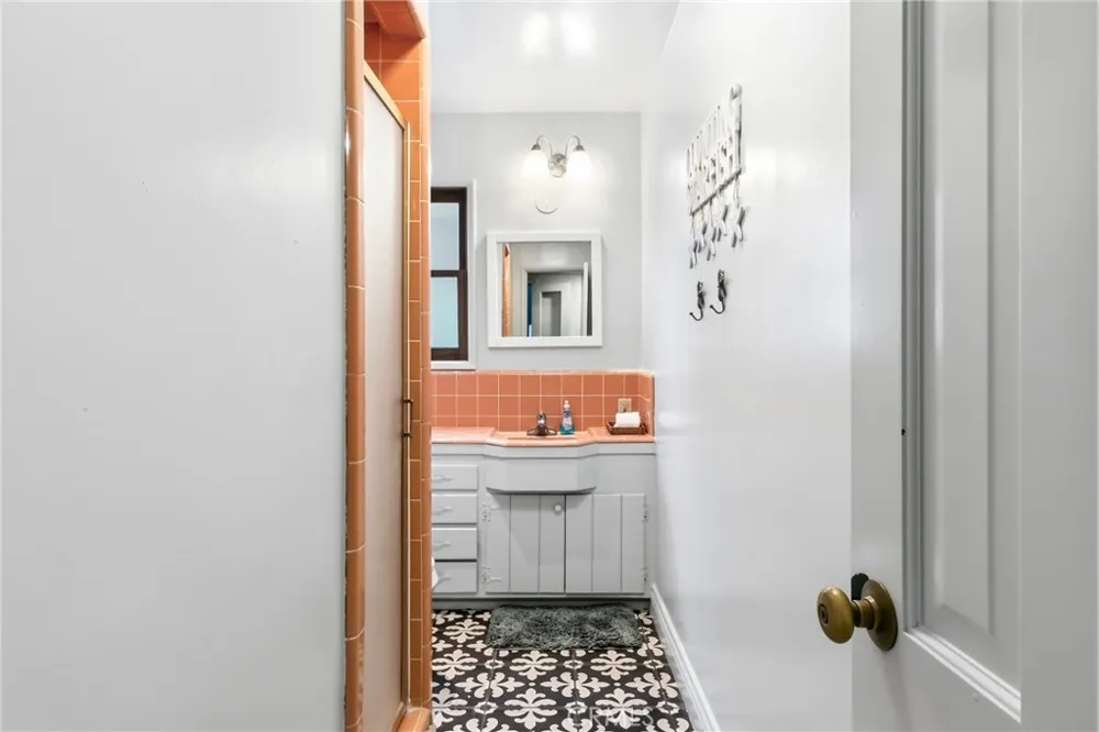 2104 E Ocean Newport Beach, CA 92661