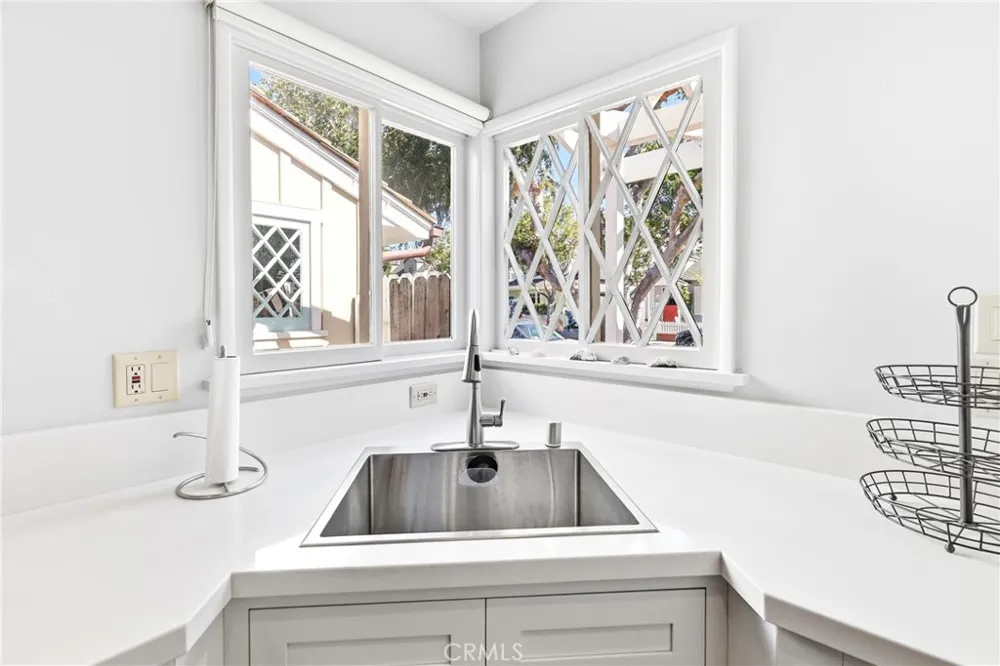 2104 E Ocean Newport Beach, CA 92661