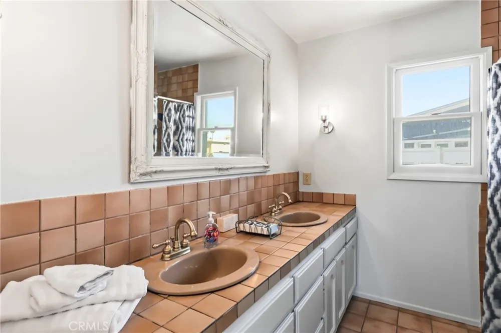 2104 E Ocean Newport Beach, CA 92661