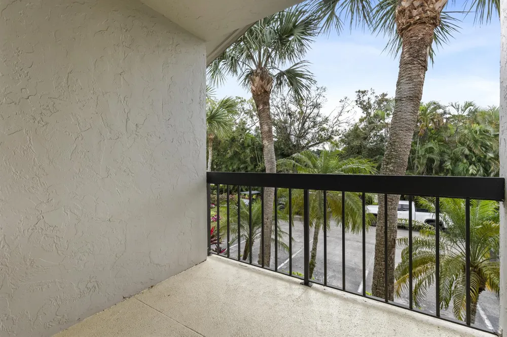 11311 POND VIEW DRIVE #C203 Wellington, FL 33414